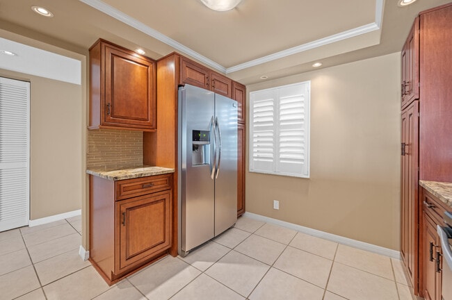 Building Photo - 995 N Hwy A1A