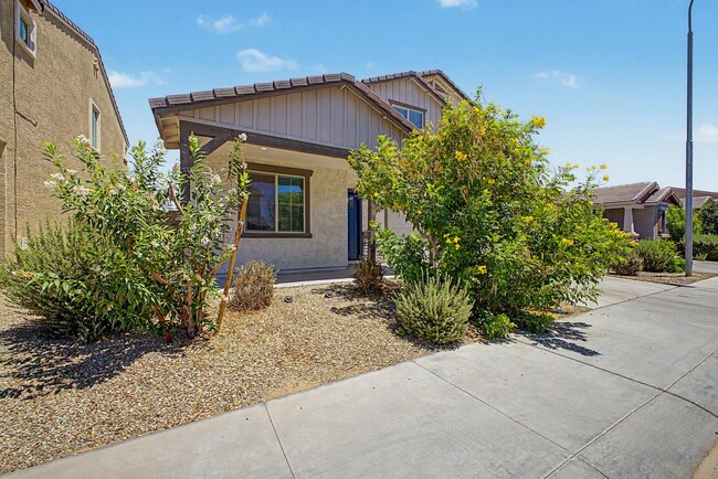 Building Photo - Gated community 4 bedroom home with community pool