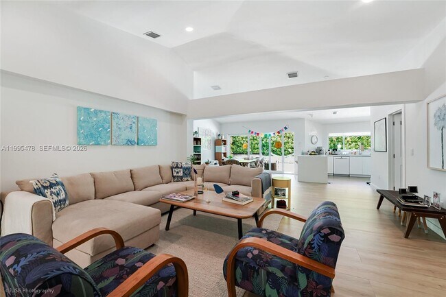 Building Photo - 560 Hampton Ln