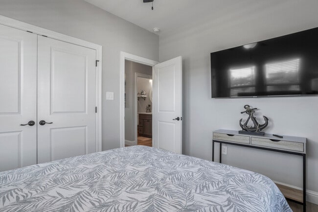 Building Photo - 135 Brady Dr