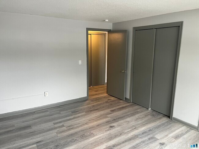 Building Photo - 32 Cook Ave