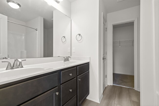 Building Photo - 2 Bed 2.5 Bath Townhome
