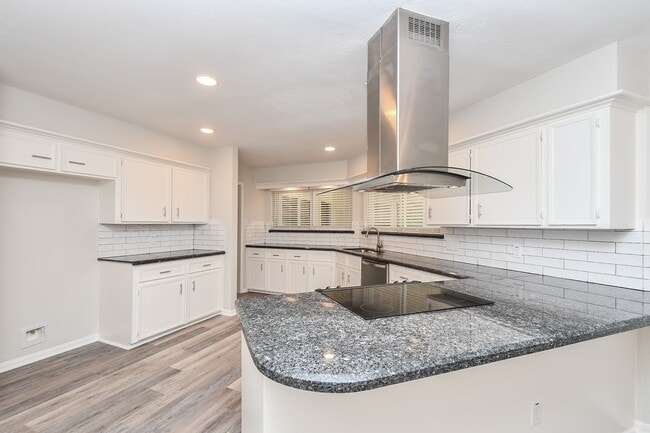 Building Photo - 16117 De Lozier St