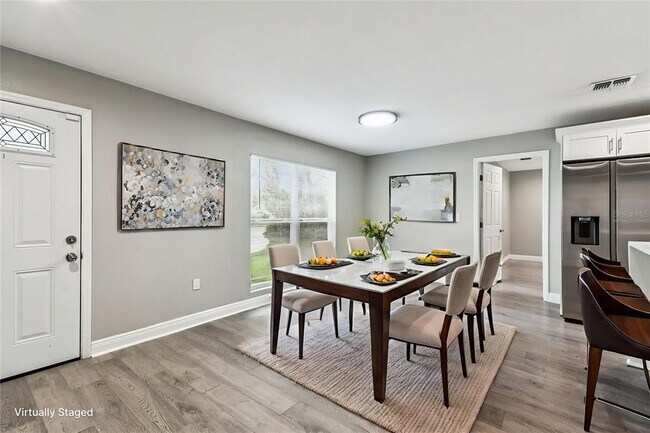 Building Photo - 6005 Lakeside Dr