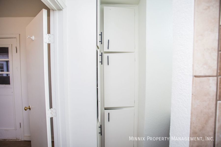 Building Photo - 502 2nd Pl