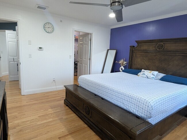 Building Photo - 1284 County St