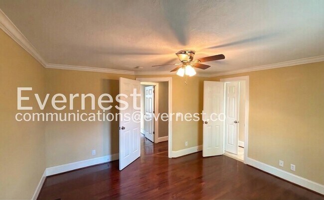 Building Photo - 2102 Vine St