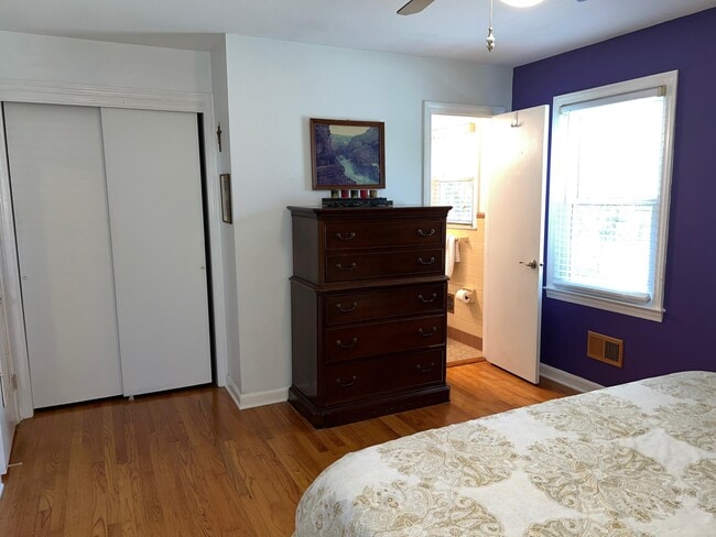 Building Photo - 727 Banks Terrace SE