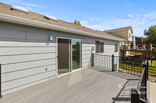 Building Photo - Spacious Ranch-Style 5-Bedroom in The Heig...