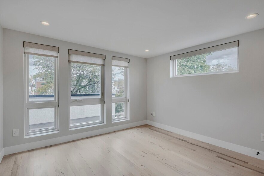 Building Photo - 3526 Mariposa St