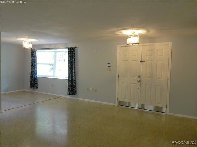 Building Photo - 1080 N Hollywood Cir