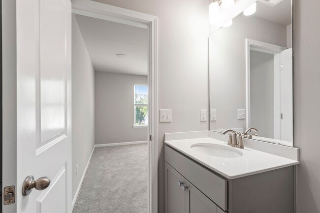 Building Photo - Modern 3-Bedroom Townhome with Luxury Fini...