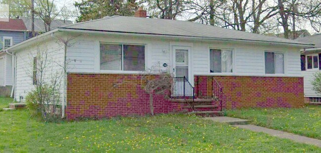 Building Photo - 3 BED 1 BATH BEAUTIFUL SINGLE FAMILY HOME ...