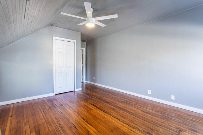 Building Photo - 276 Iswald St SE