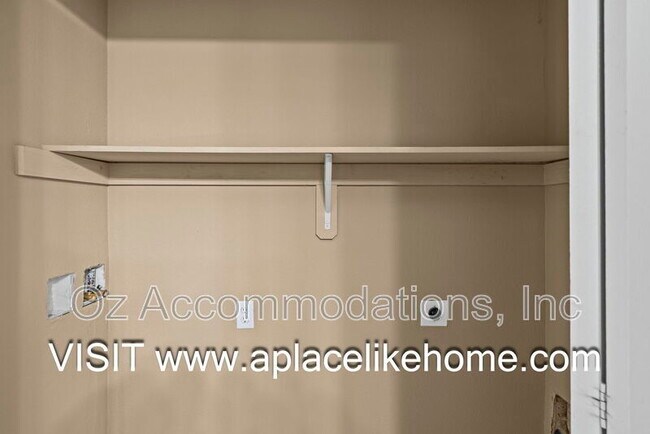 Building Photo - 803 SW Imperial Ln