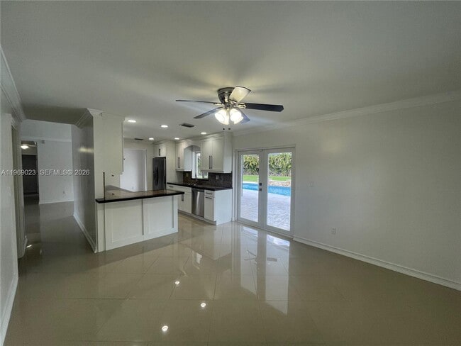 Building Photo - 4960 SW 119th Ave