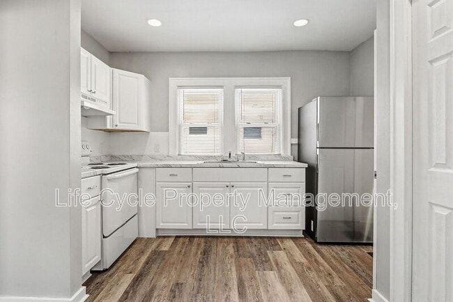 Building Photo - 507 Eastern Ave NE