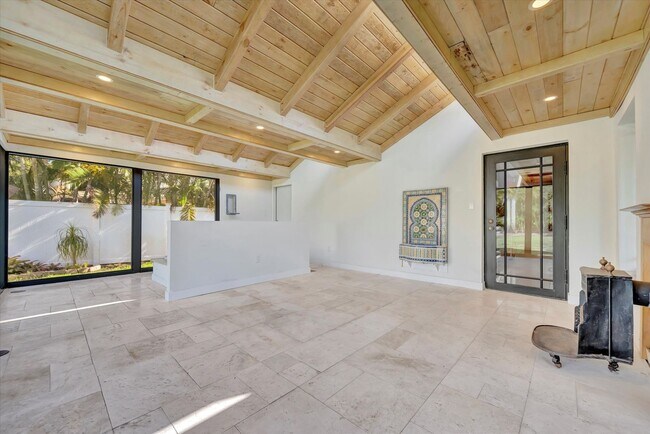Building Photo - Beautiful West of the Trail 3-Bed/2-Bath H...