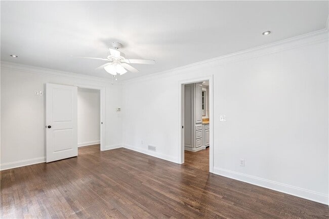 Building Photo - 2468 Ridgeway Dr