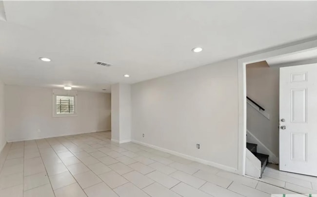 Building Photo - Charming 4BR Downtown Savannah Home with M...