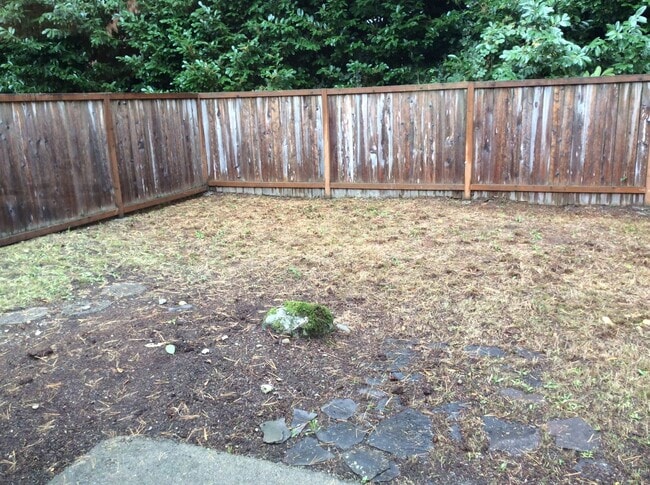 Building Photo - Charming 2 BDRM, 1 BATH Duplex - Universit...