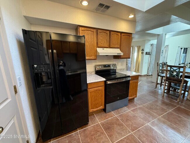 Building Photo - 3234 Highridge St