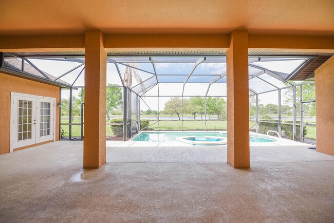 Building Photo - 4068 Gardenwood Cir