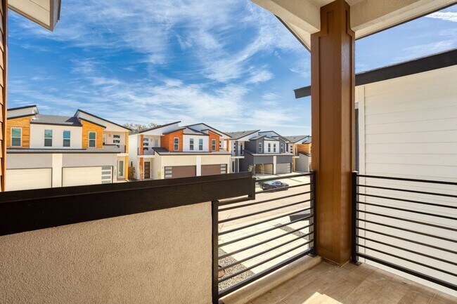 Building Photo - Luxury 3/2.5 Brand New Home