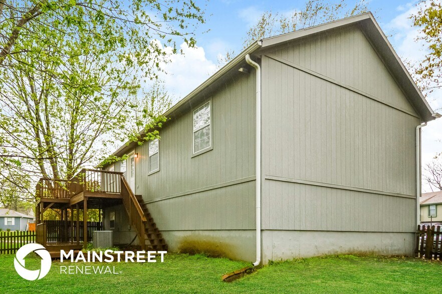 Building Photo - 1811 NE McKee Ln