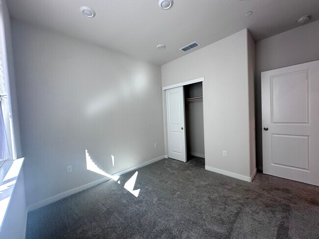 Building Photo - 8024 Pasadena Dr