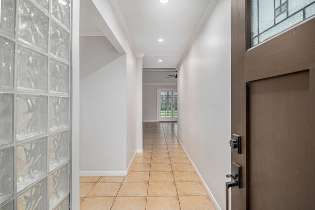 Building Photo - 5511 Loch Lomond Dr