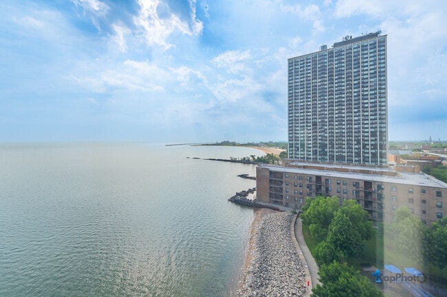 Building Photo - 7337 S South Shore Dr