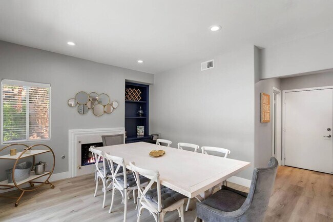 Building Photo - Pool Home in Palm Desert