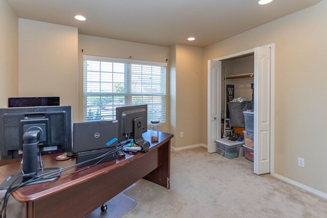 Building Photo - Beautiful Ranch Floor Plan!