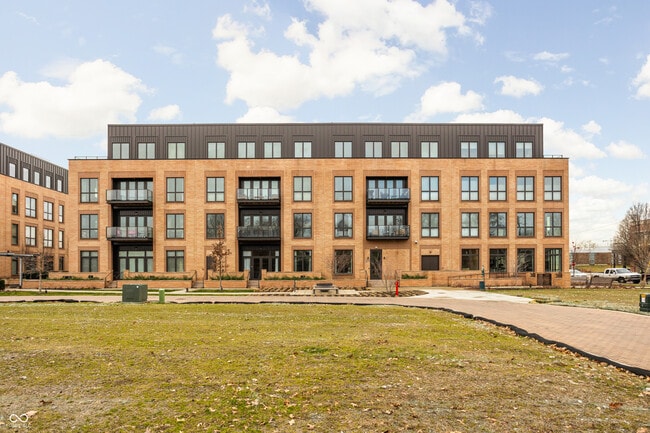 Building Photo - 877 N East St