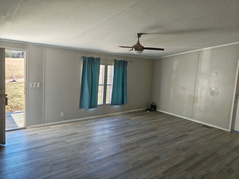 Building Photo - 15500 Low Gap Rd