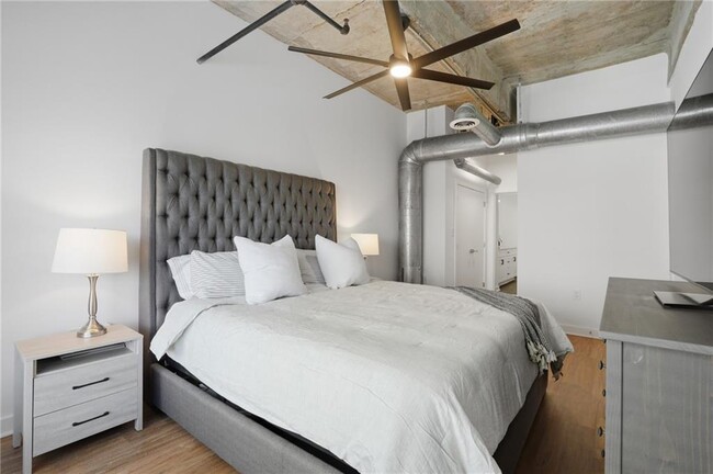 Building Photo - 260 18th St NW