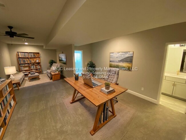 Building Photo - Location and Luxury Perfected in Parkville!