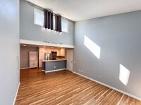 Building Photo - Beautiful 3BD/2BA W/ Reserved Parking and A/C in Allied Gardens!