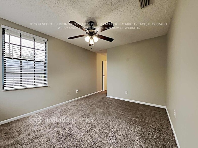 Building Photo - 10884 Grandview Ct