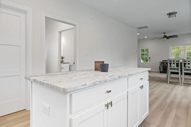 Building Photo - 1025 Frye St