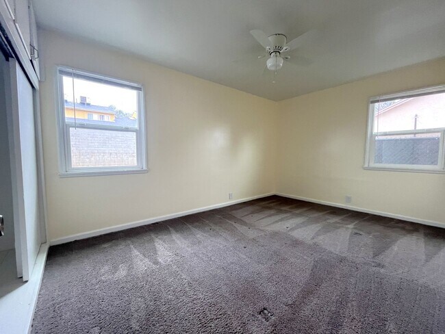 Building Photo - 32037-32041 Avenue E