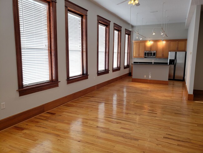 Building Photo - 2 BR/ 2BA Condo in Downtown Tampa