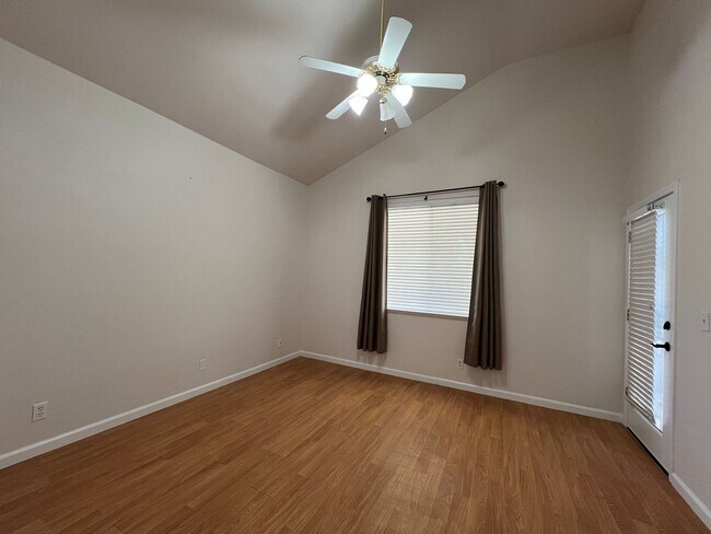 Building Photo - Move-In Ready 3 Bedroom 2 Bath Home in Fresno