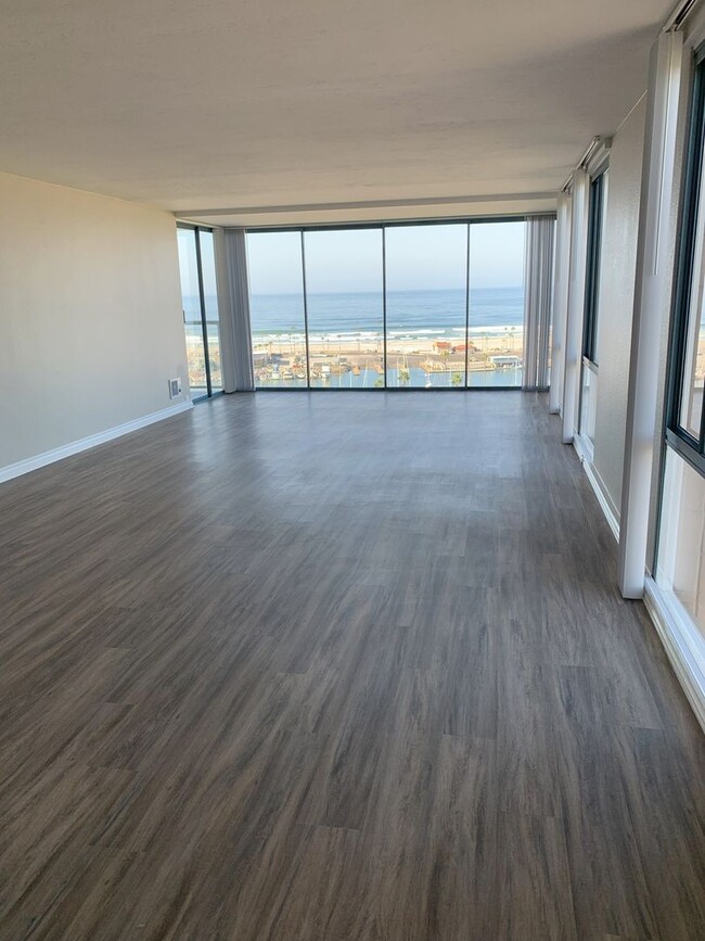 Building Photo - Panoramic views from Marina Towers Oceanside!