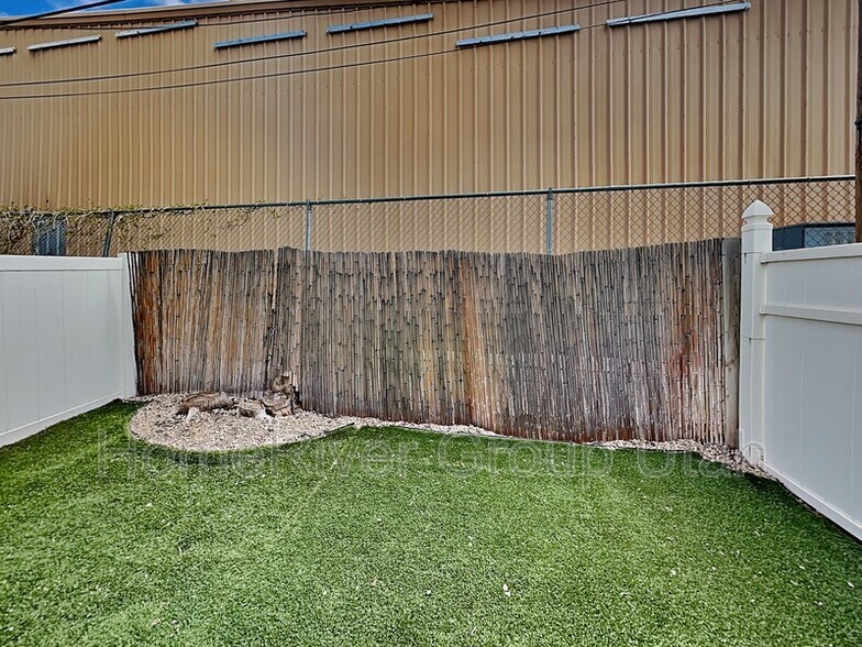 Building Photo - 238 Bliss Ct