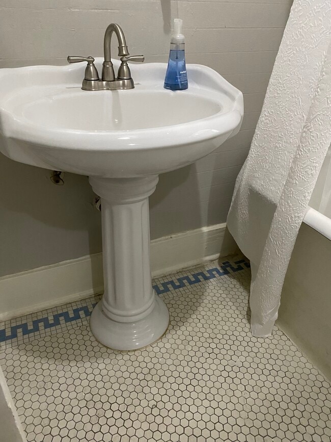 Sink - 812 Branard St