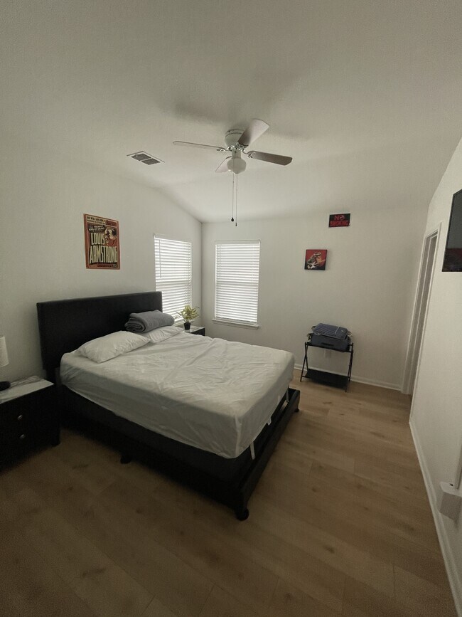 Building Photo - 10829 Emerick St