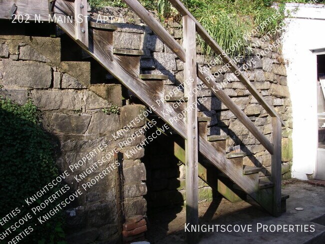 Building Photo - 202 N Main St