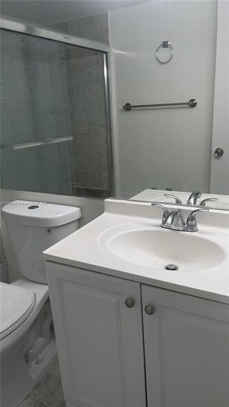 Building Photo - 1440 Brickell Bay Dr